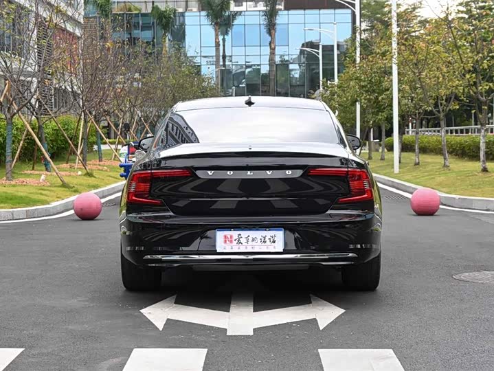 Фото 4 - Volvo S90