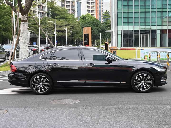 Фото 6 - Volvo S90