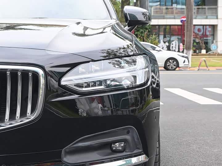 Фото 9 - Volvo S90