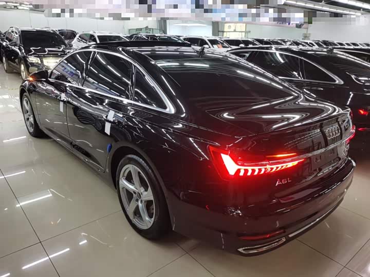 Фото 5 - Audi A6L