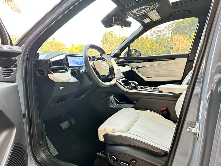 Фото 4 - Geely Atlas L