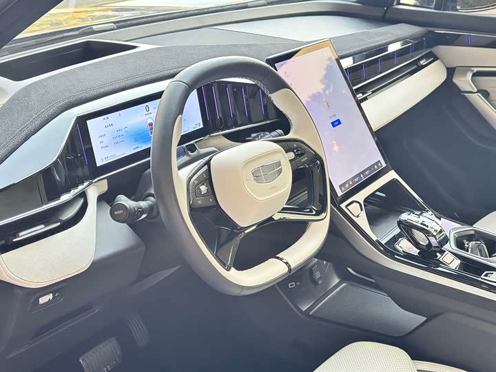 Фото 5 - Geely Atlas L