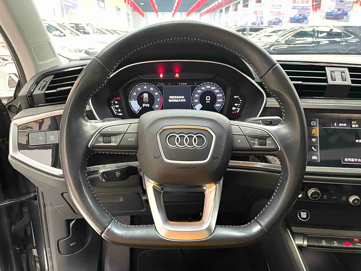 Фото 4 - Audi Q3