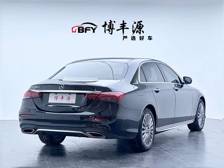 Фото 3 - Mercedes-Benz E-Class