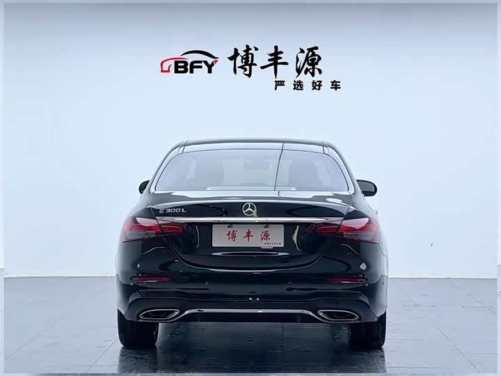 Фото 4 - Mercedes-Benz E-Class