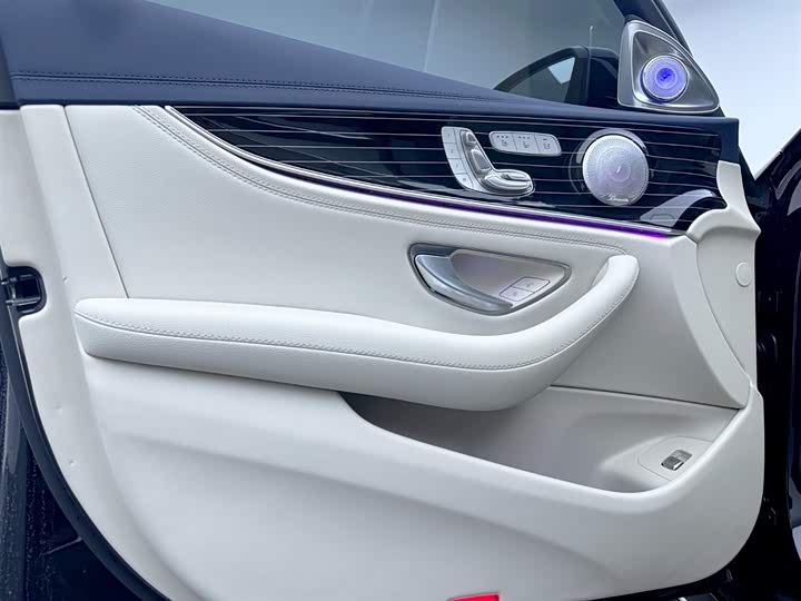 Фото 5 - Mercedes-Benz E-Class