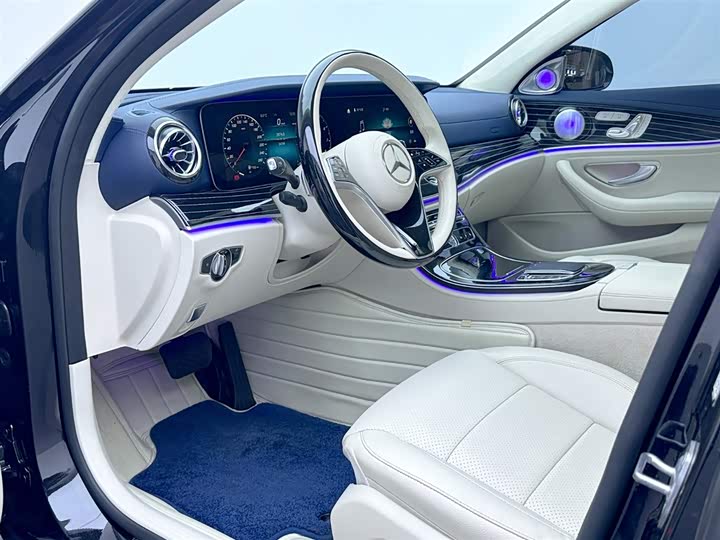 Фото 7 - Mercedes-Benz E-Class