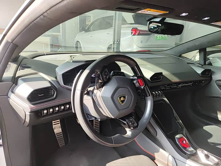Фото 3 - Lamborghini Huracán