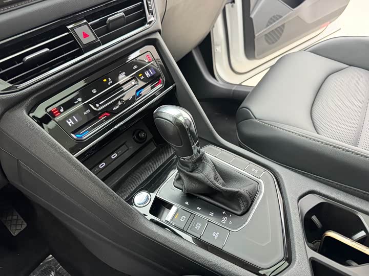 Фото 8 - Volkswagen Tharu