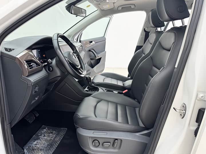 Фото 9 - Volkswagen Tharu