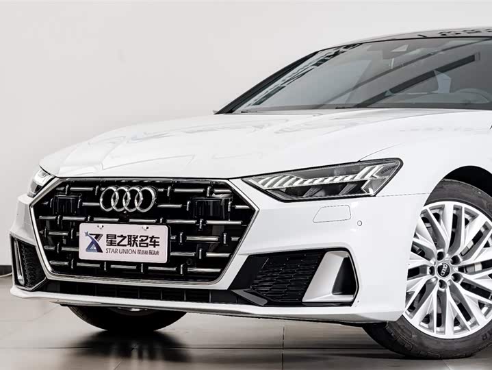 Фото 3 - Audi A7L