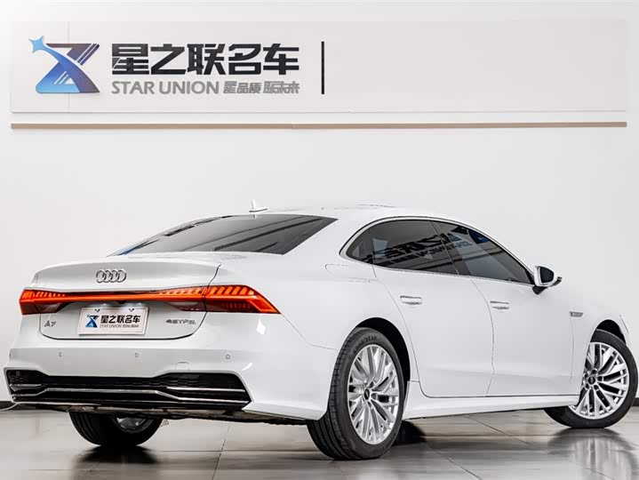 Фото 7 - Audi A7L
