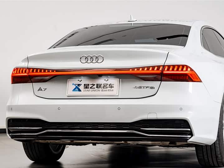 Фото 8 - Audi A7L