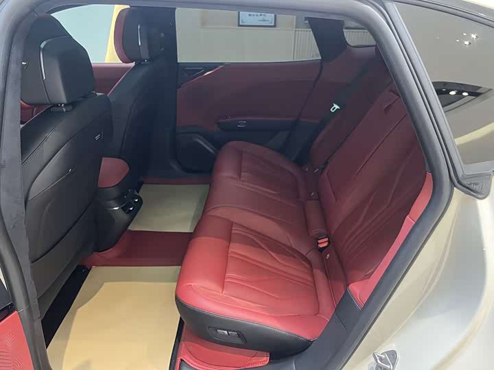 Фото 9 - Zeekr 007 GT