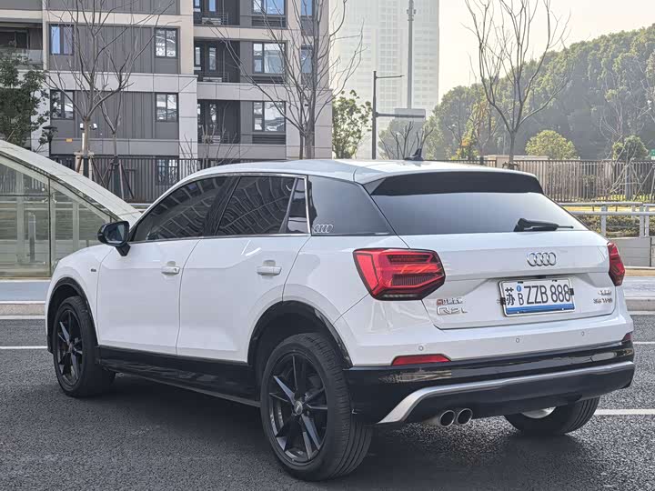 Фото 6 - Audi Q2L