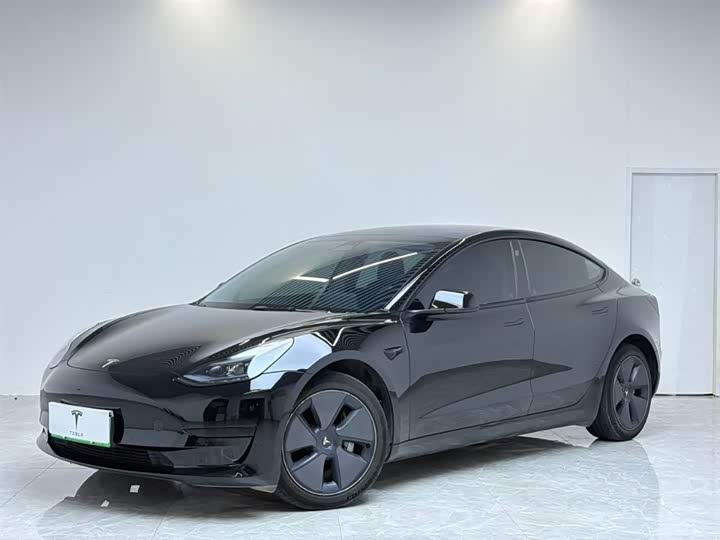 Фото 1 - Tesla Model 3