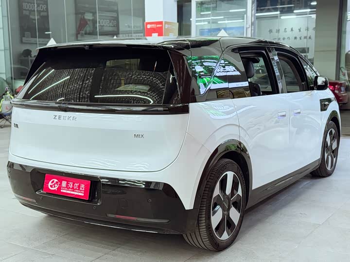 Фото 7 - Zeekr Mix