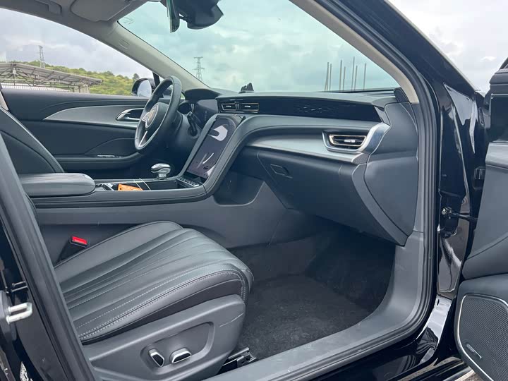 Фото 8 - Hongqi H5