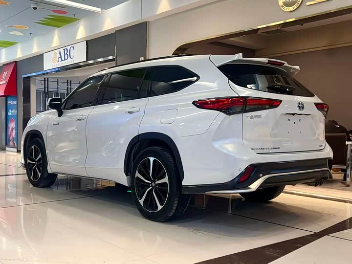 Фото 7 - Toyota Crown Kluger