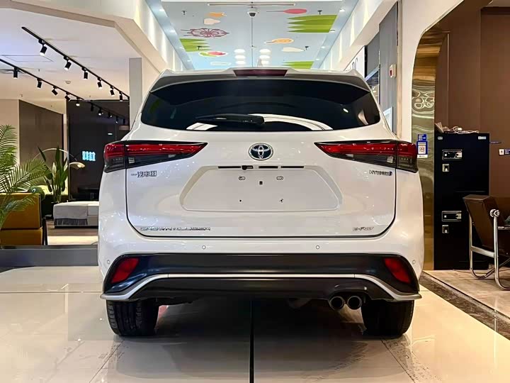 Фото 8 - Toyota Crown Kluger