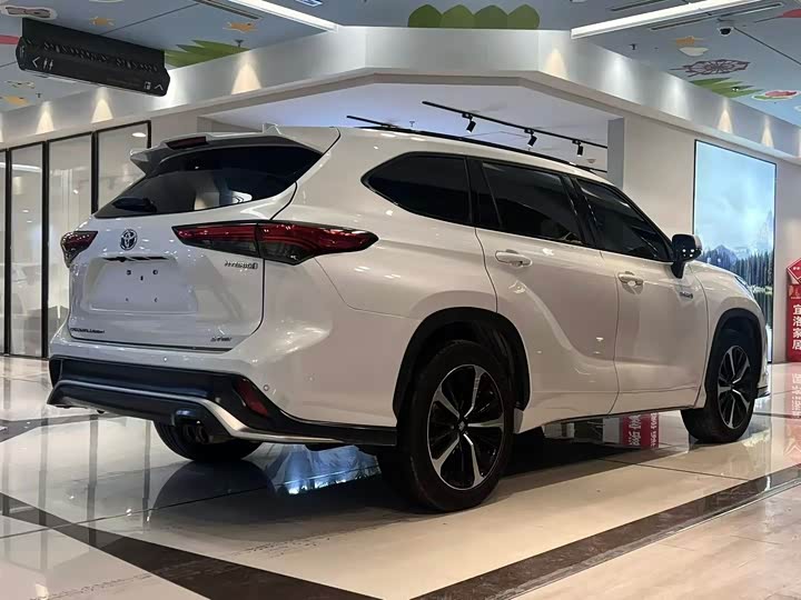 Фото 9 - Toyota Crown Kluger