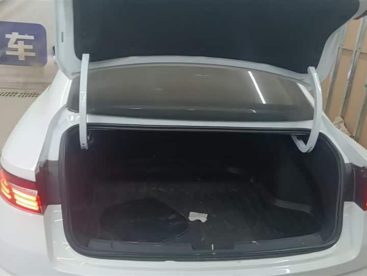 Фото 4 - Geely Preface