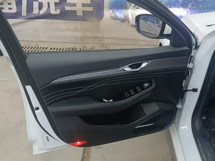 Фото 7 - Geely Preface