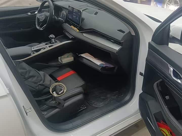 Фото 9 - Geely Preface