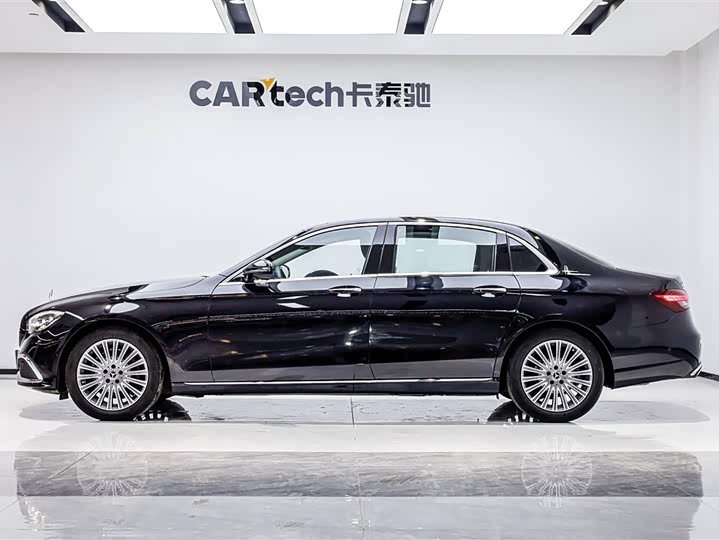 Фото 3 - Mercedes-Benz E-Class