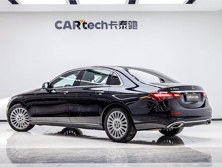 Фото 4 - Mercedes-Benz E-Class