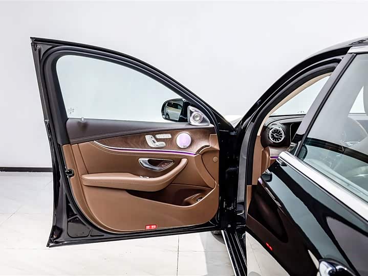 Фото 8 - Mercedes-Benz E-Class