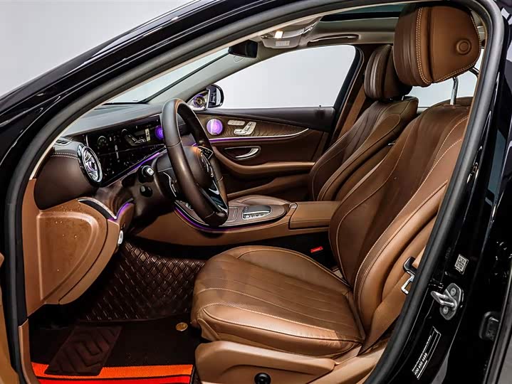 Фото 9 - Mercedes-Benz E-Class