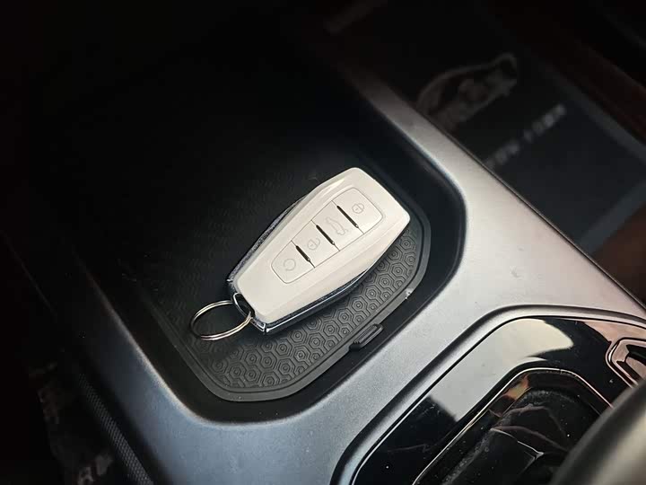 Фото 9 - Geely Icon