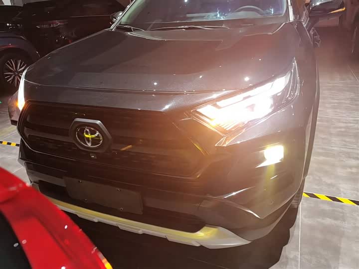 Фото 3 - Toyota RAV4