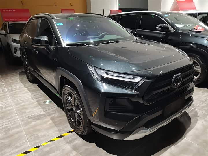 Фото 4 - Toyota RAV4