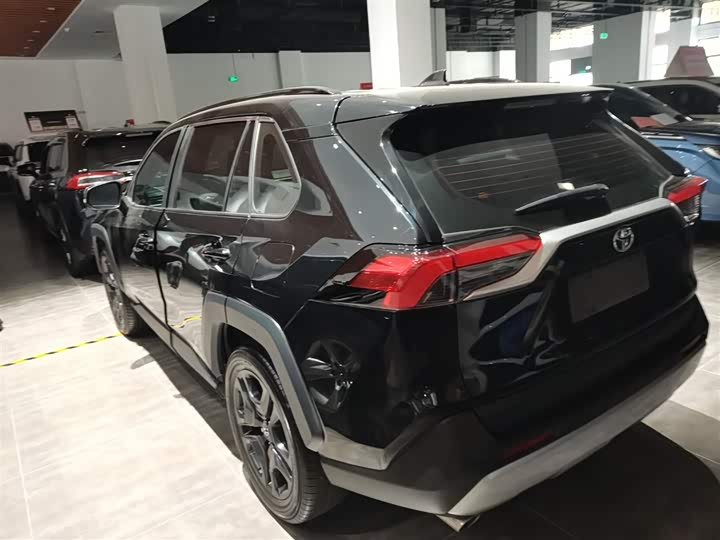 Фото 5 - Toyota RAV4