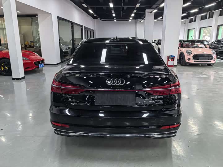 Фото 6 - Audi A6L