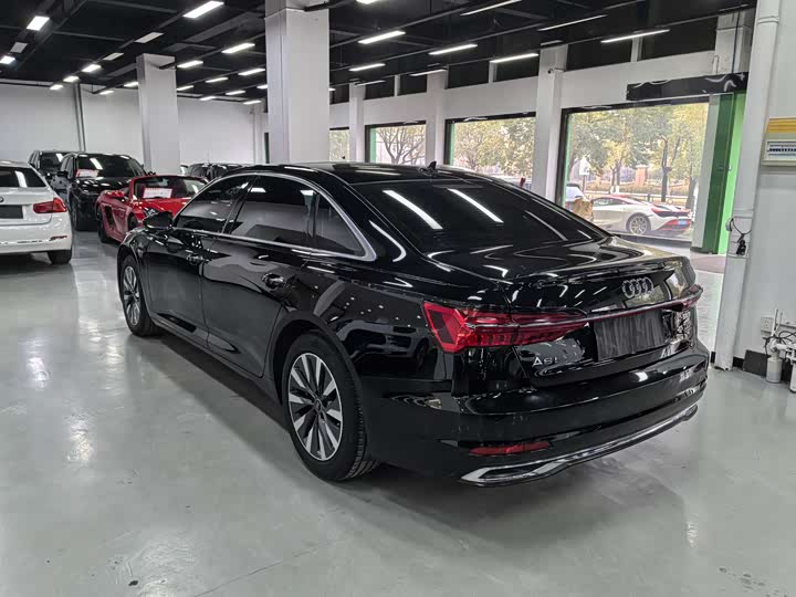 Фото 7 - Audi A6L