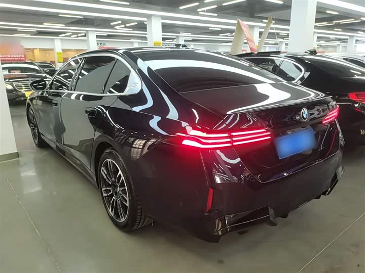 Фото 5 - BMW 5 Series