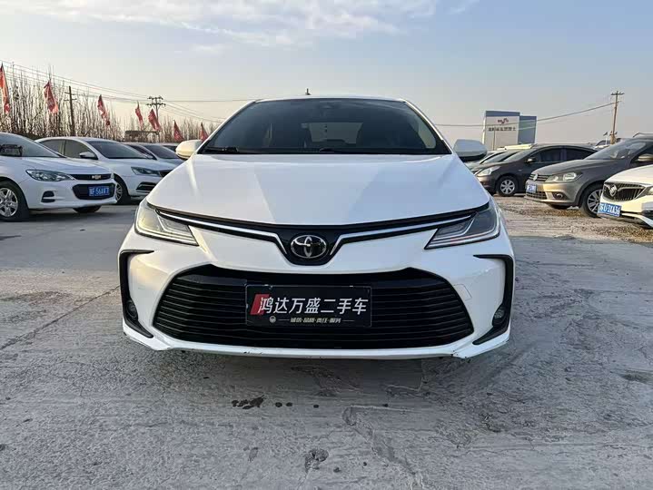 Фото 2 - Toyota Corolla