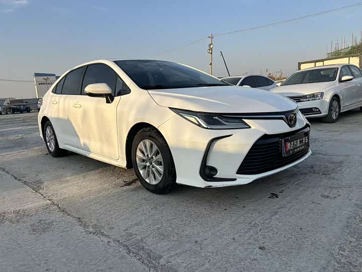 Фото 3 - Toyota Corolla