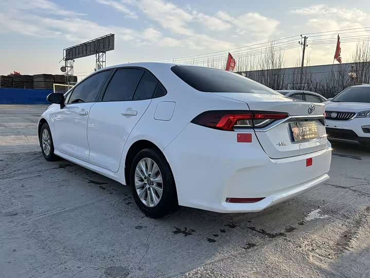 Фото 9 - Toyota Corolla