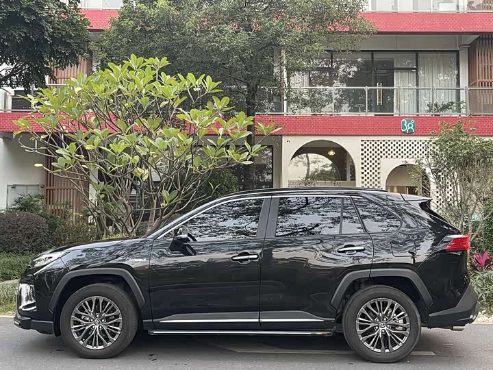 Фото 2 - Toyota Wildlander