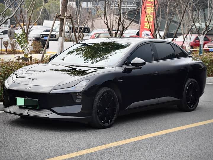 Фото 1 - XPeng Mona M03