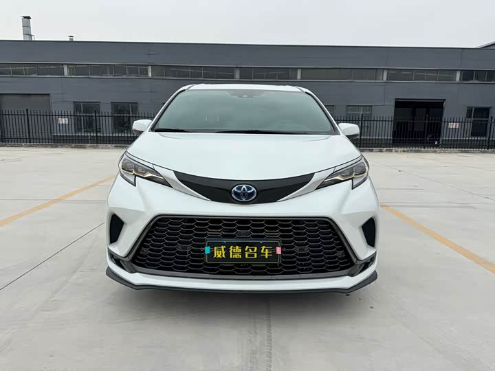 Фото 2 - Toyota Granvia