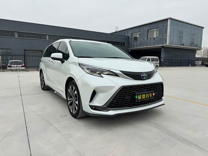 Фото 3 - Toyota Granvia