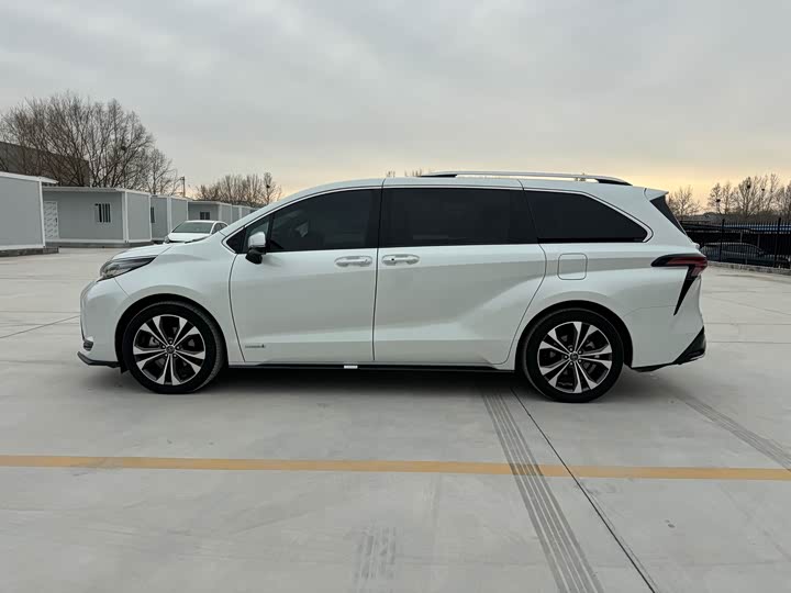 Фото 4 - Toyota Granvia