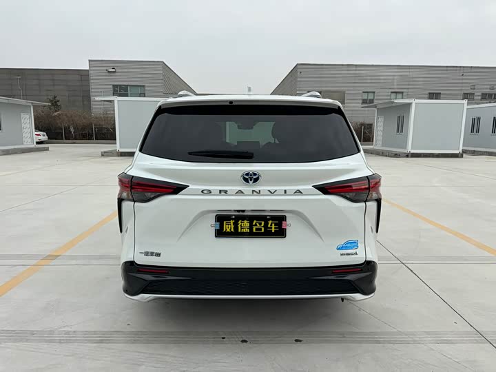 Фото 6 - Toyota Granvia