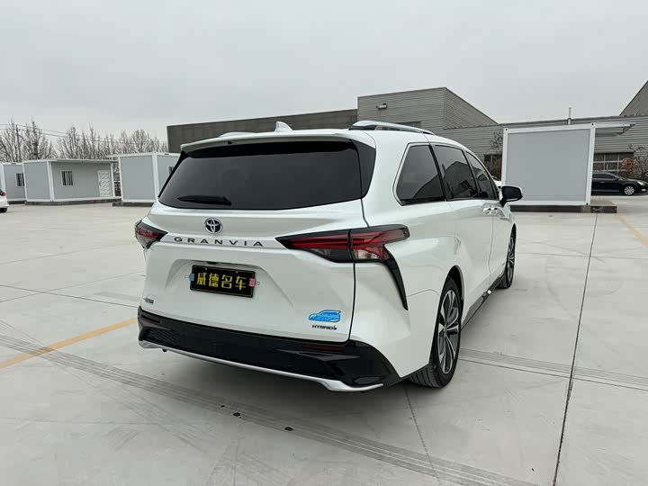 Фото 7 - Toyota Granvia