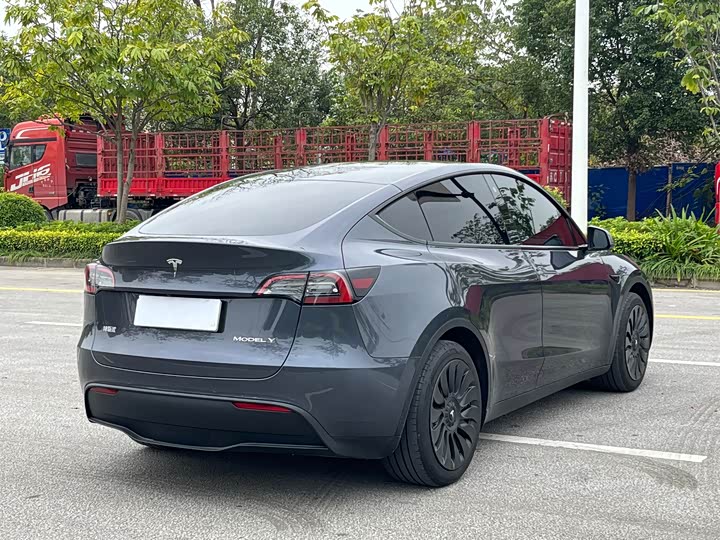 Фото 4 - Tesla Model Y